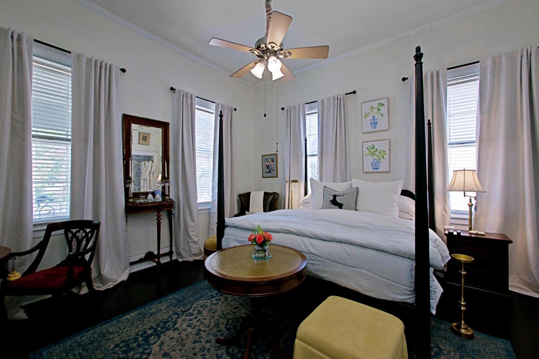 Chesnut Bed & Breakfast *