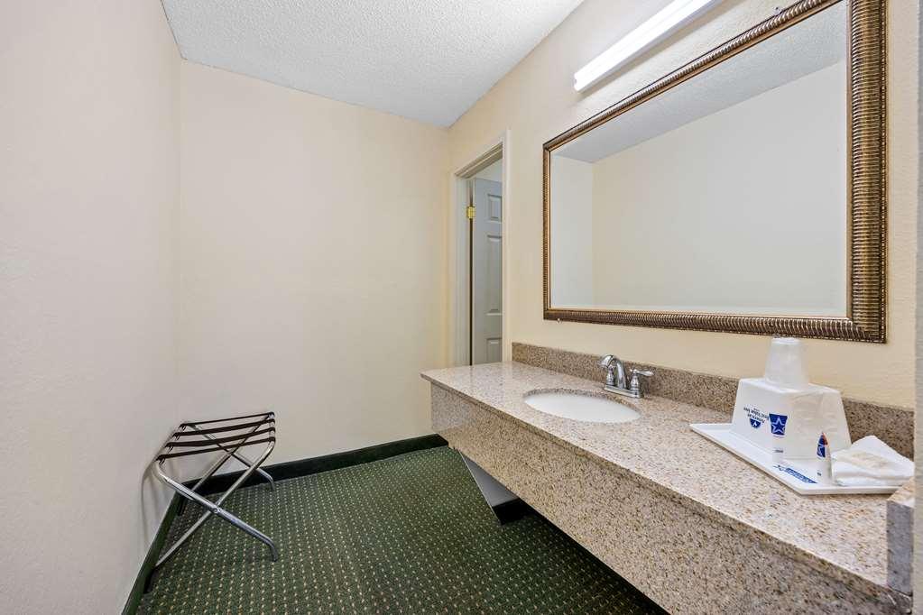 Americas Best Value Fort Jackson Hotel