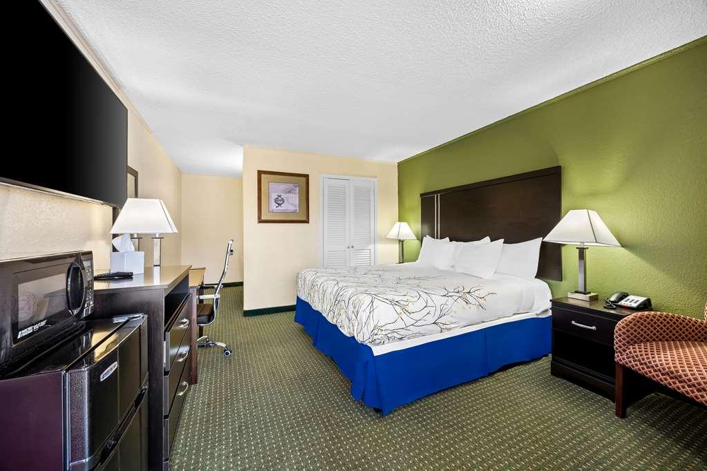 Americas Best Value Fort Jackson Hotel 2*