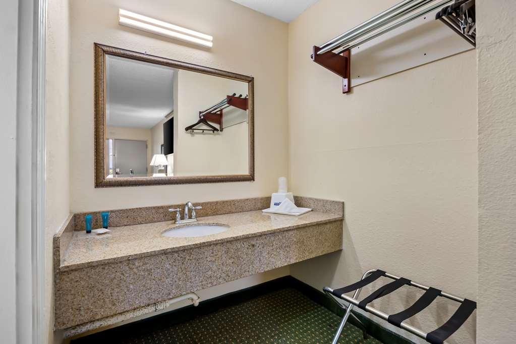 Americas Best Value Fort Jackson Hotel 2*