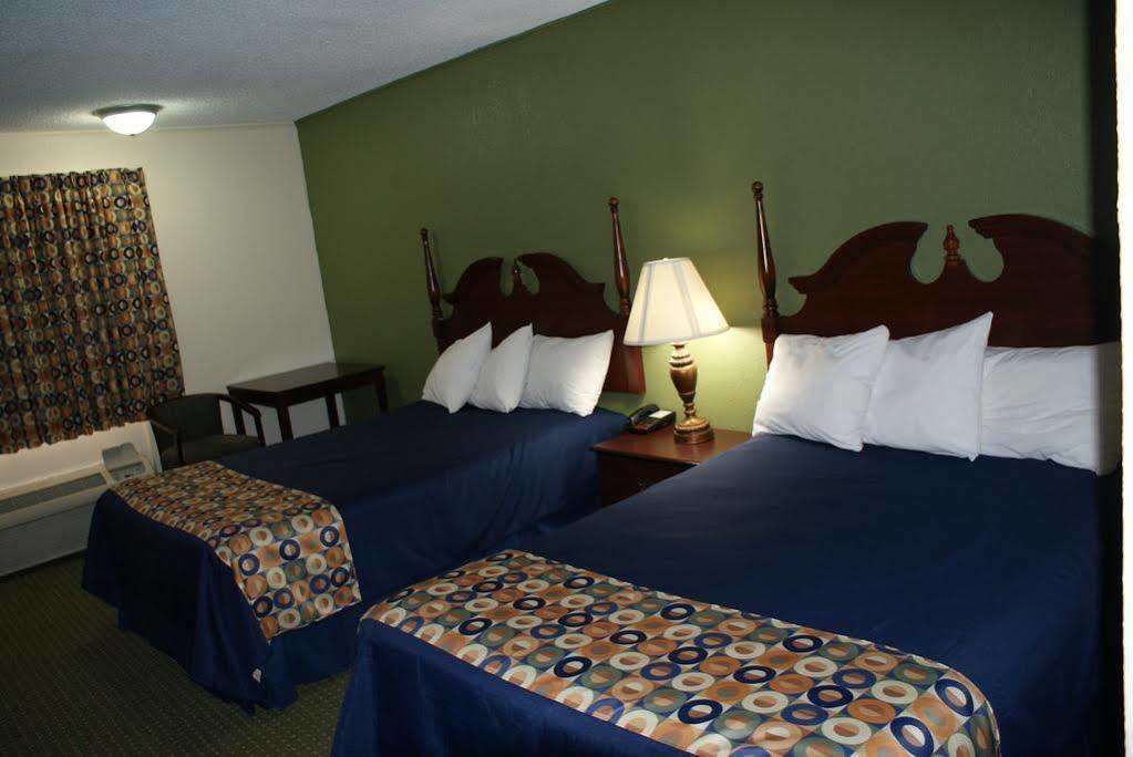 Americas Best Value Fort Jackson 2*