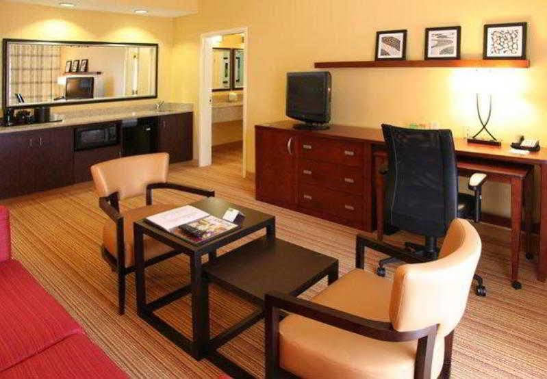 Courtyard By Marriott Northeast/fort Jackson Area Hotel 3*