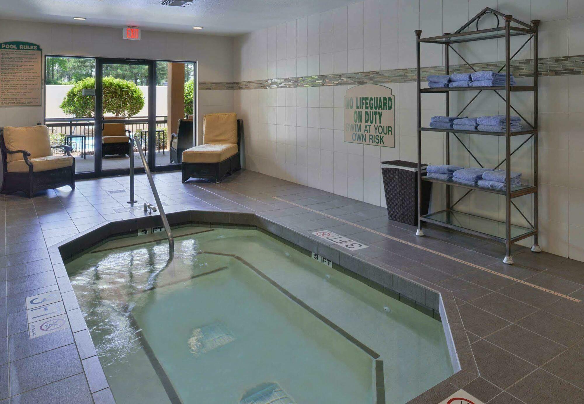 Courtyard By Marriott Northeast/fort Jackson Area Hotel 3*