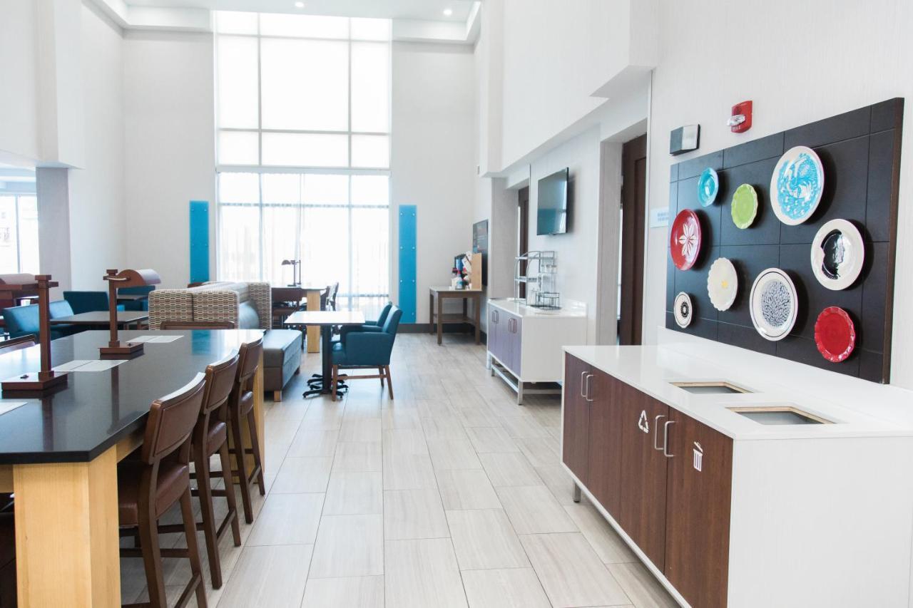 Hotel Express & Columbia-fort Jackson By Ihg